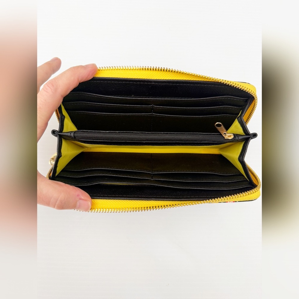 Rare Loungefly Minions Karate The Rise Of Gru Wallet - Picture 8 of 8